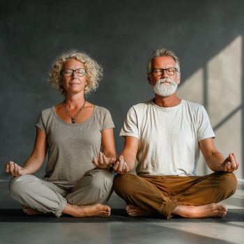 Інструктор допомагає учаснику виконати вправу